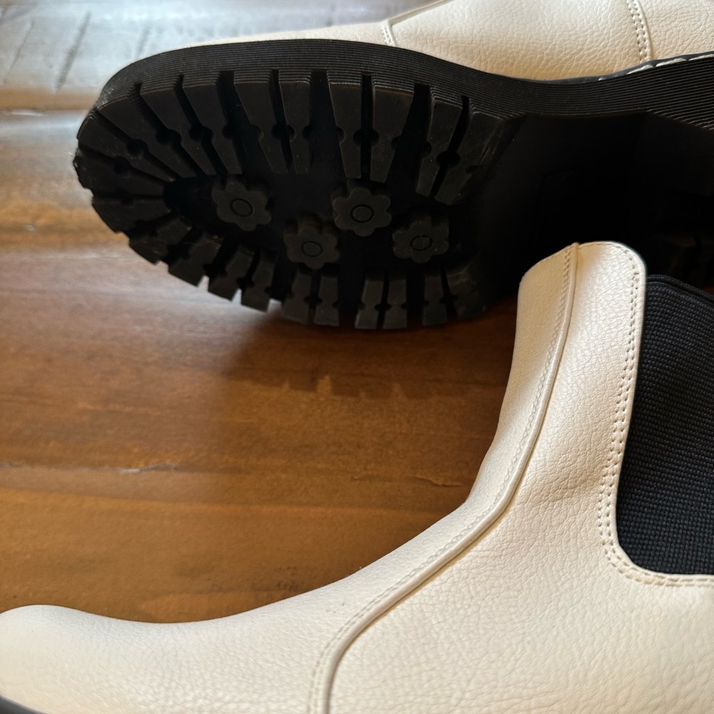 White Chelsea Boots - Picture 5 of 11